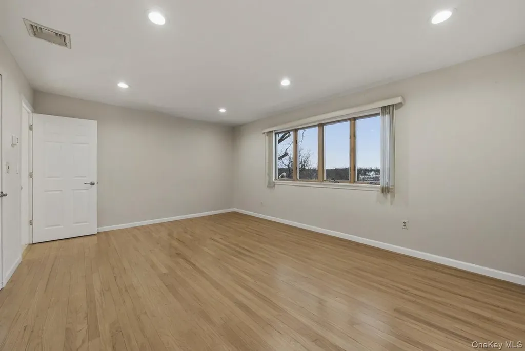 41 Tyndale Place Yonkers NY 10701