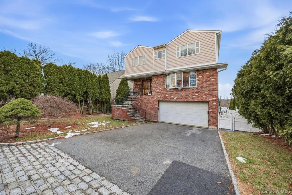 41 Tyndale Place Yonkers NY 10701