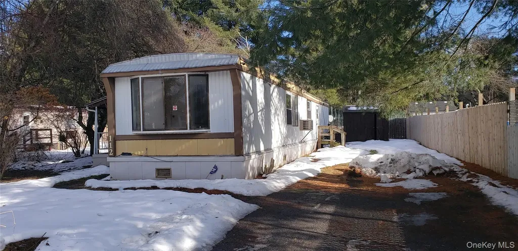 112 Cambridge Cirlcle Loch Sheldrake NY 12759
