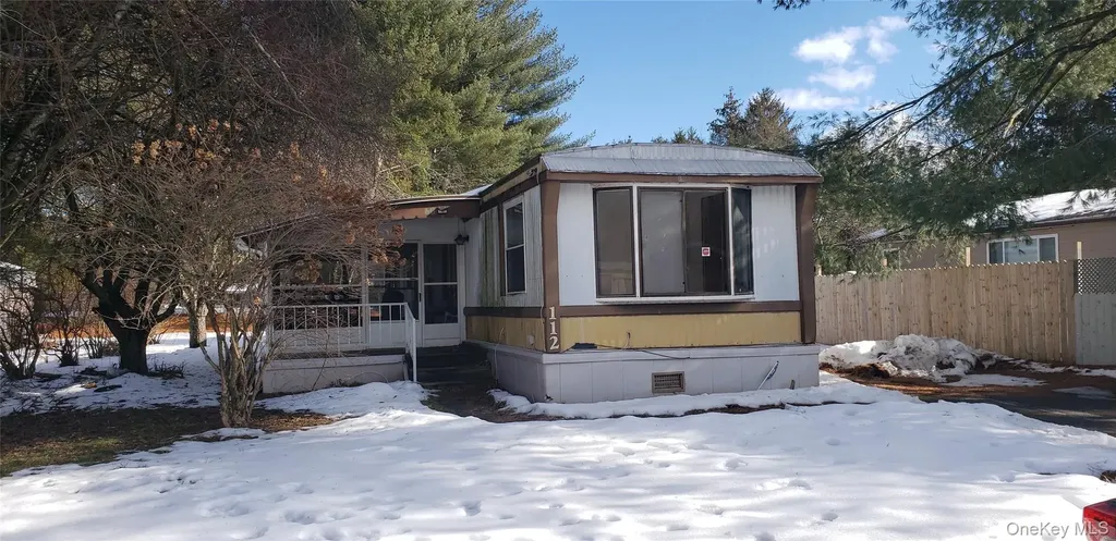 112 Cambridge Cirlcle Loch Sheldrake NY 12759