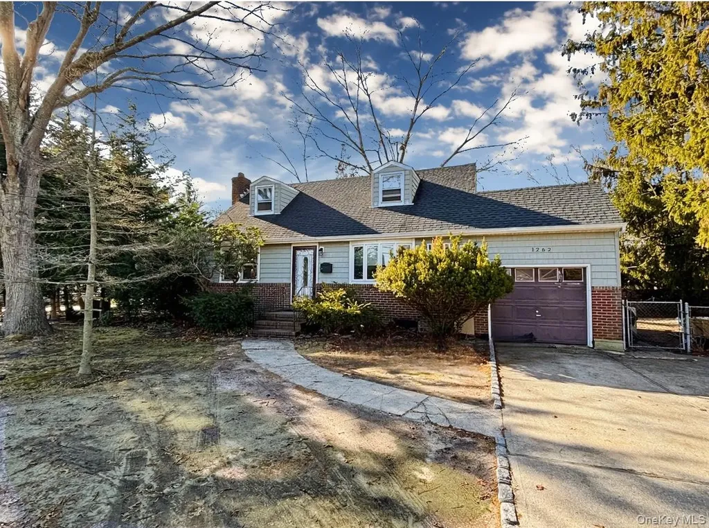 1262 Saxon Avenue Bay Shore NY 11706