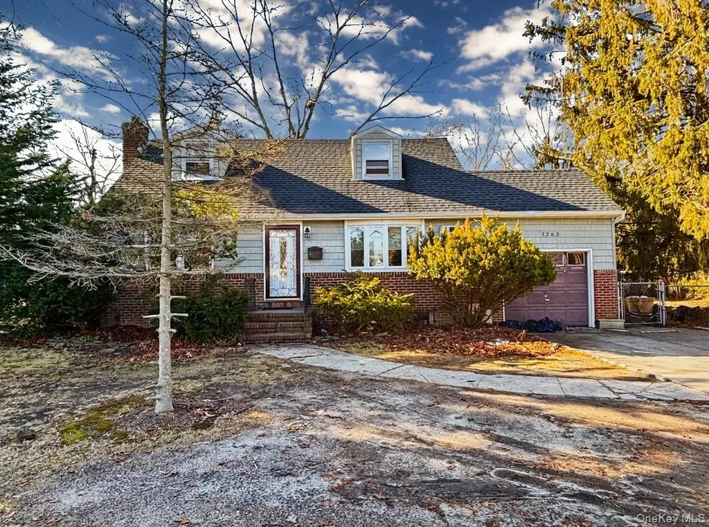1262 Saxon Avenue Bay Shore NY 11706