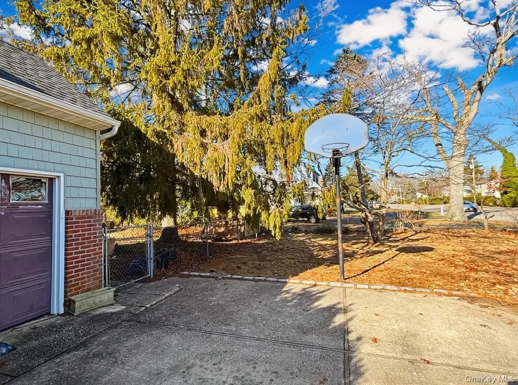 1262 Saxon Avenue Bay Shore NY 11706