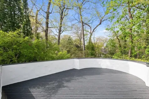 24 Highwood Avenue Larchmont NY 10538