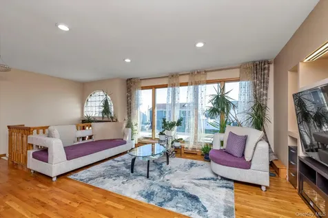 909 Gerry Avenue Lido Beach NY 11561