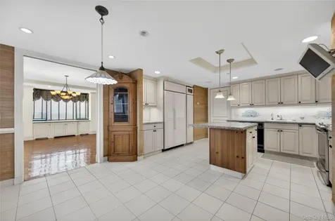 100 Hilton Avenue Garden City NY 11530