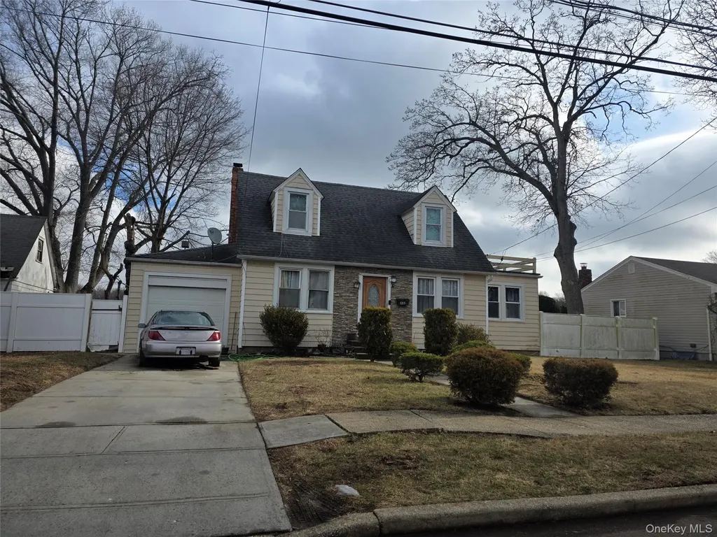 485 Sterling Street Uniondale NY 11553