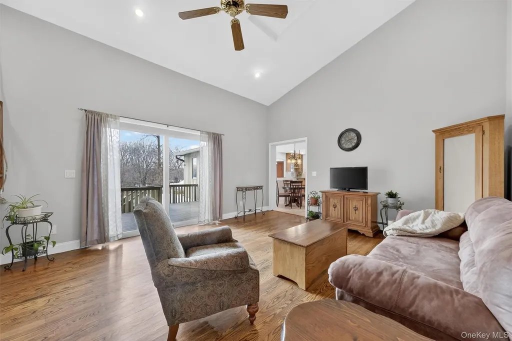8 Peach Road Mahopac NY 10541