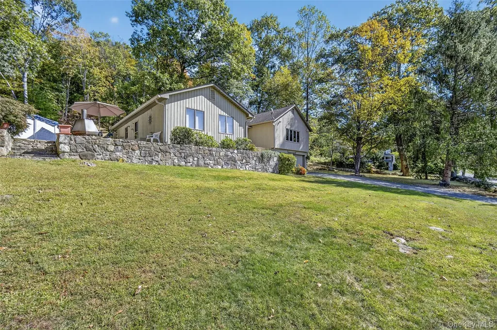8 Peach Road Mahopac NY 10541