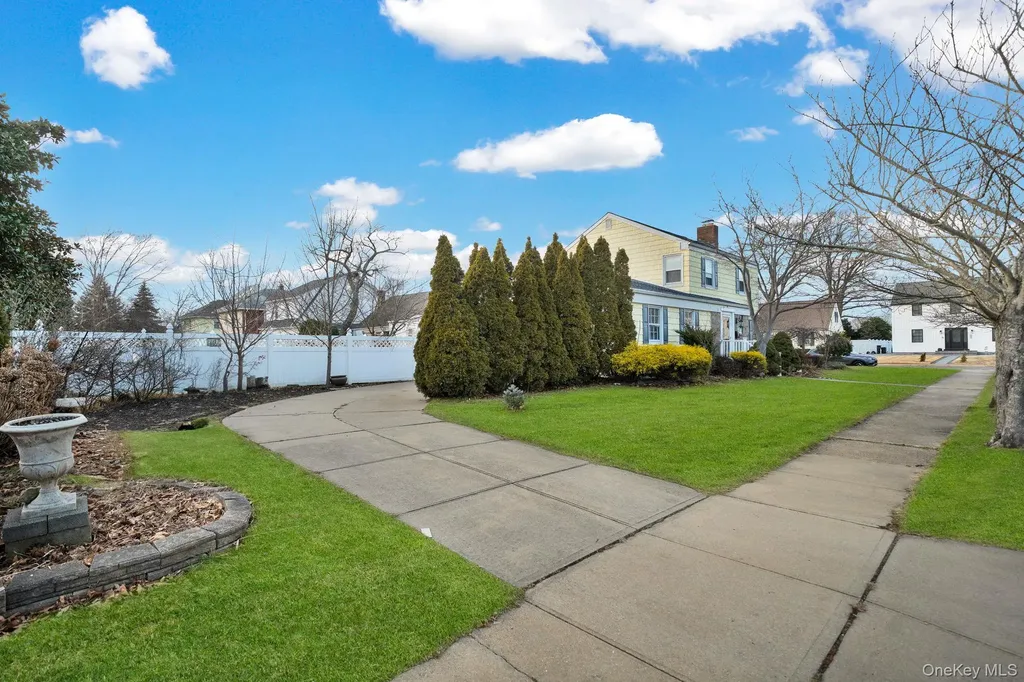 6 Elliott Place Freeport NY 11520