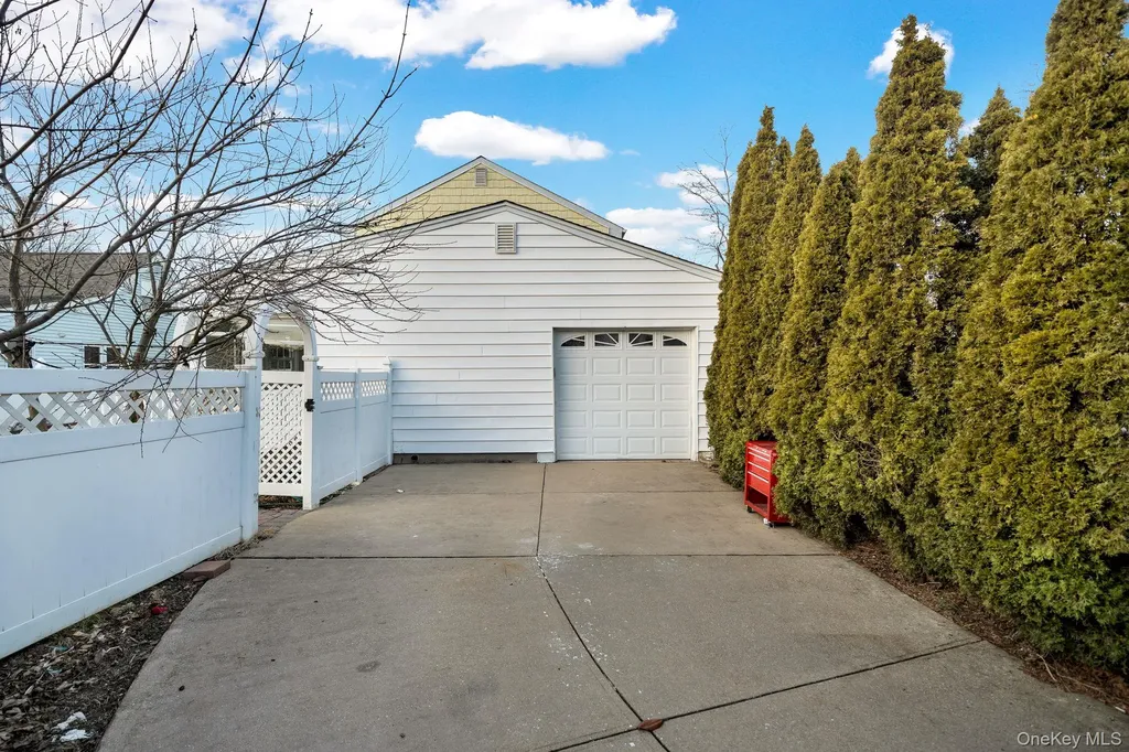 6 Elliott Place Freeport NY 11520