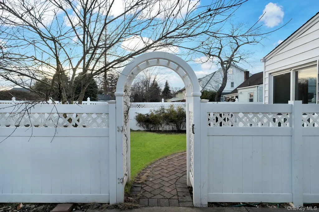 6 Elliott Place Freeport NY 11520