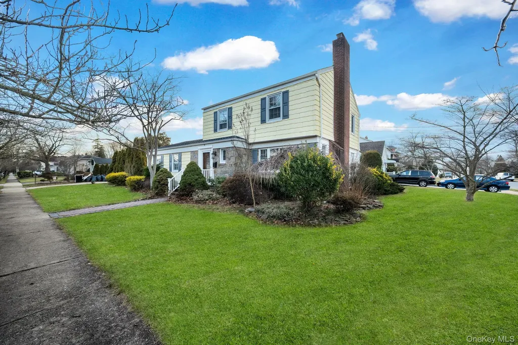 6 Elliott Place Freeport NY 11520