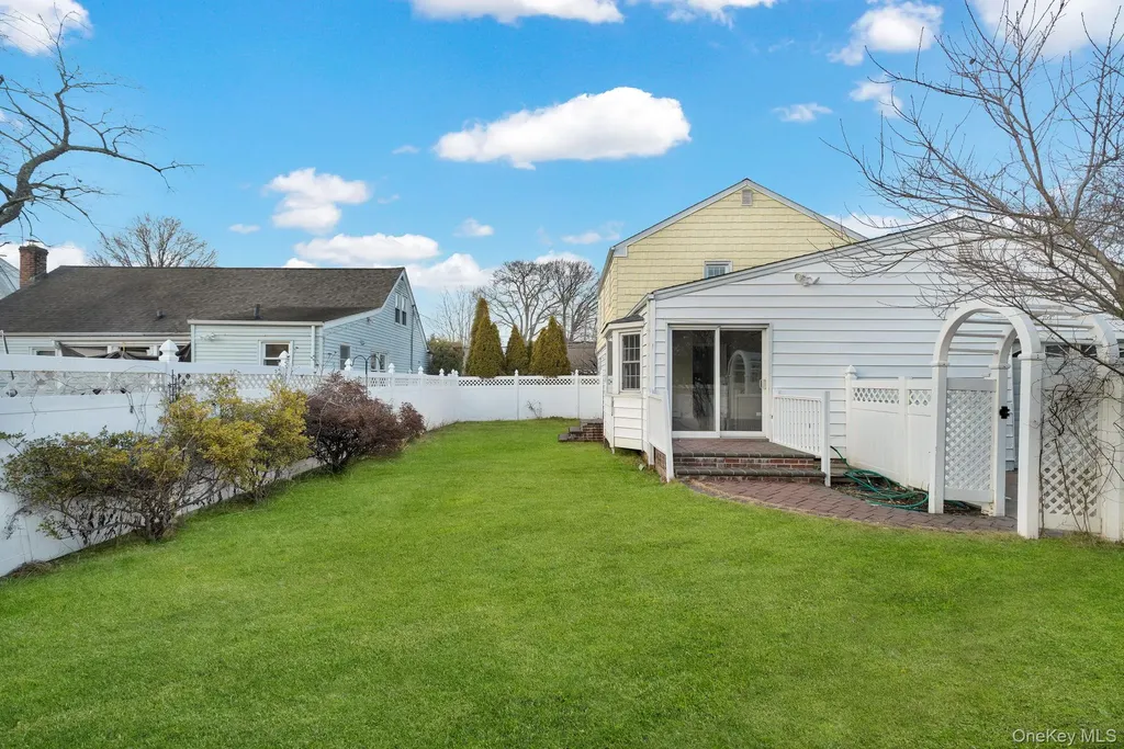 6 Elliott Place Freeport NY 11520
