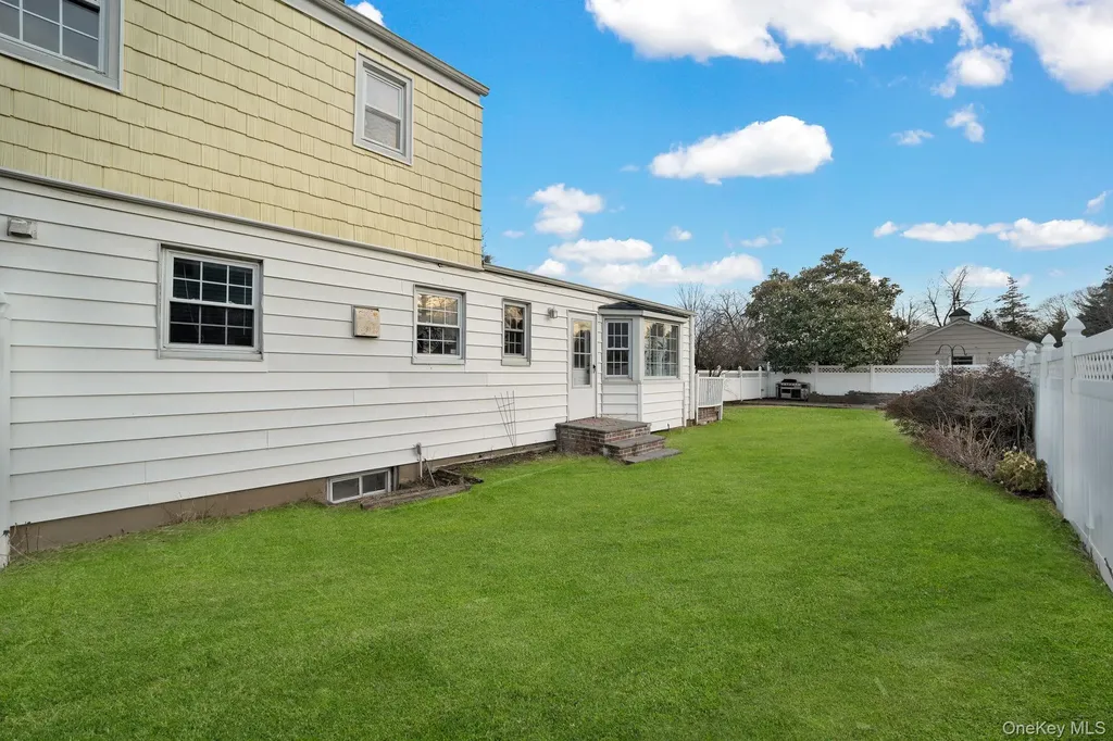 6 Elliott Place Freeport NY 11520