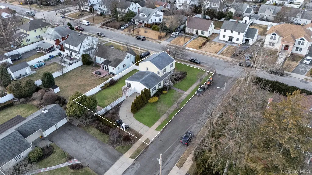 6 Elliott Place Freeport NY 11520