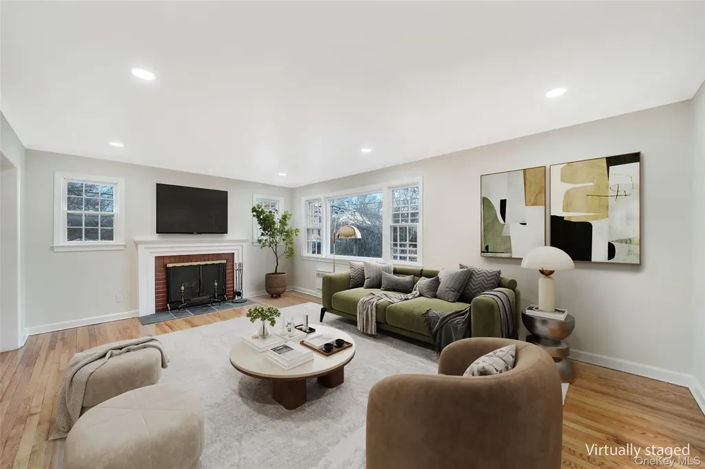6 Elliott Place Freeport NY 11520