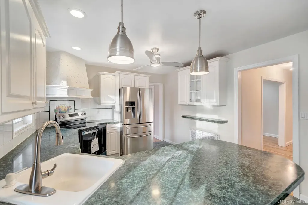 6 Elliott Place Freeport NY 11520