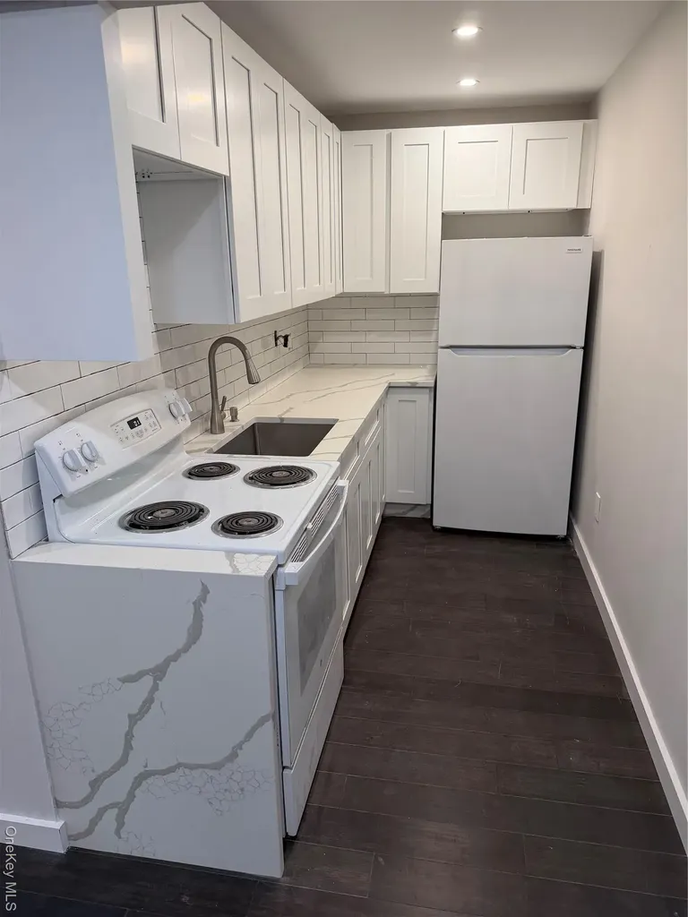 99-105 W Hoffman Avenue Lindenhurst NY 11757
