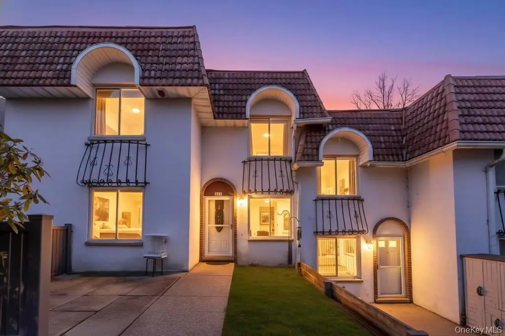 172 Skyline Drive Coram NY 11727