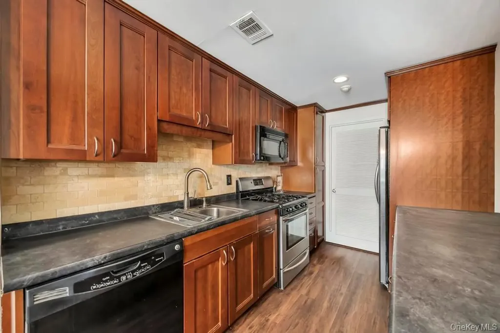 172 Skyline Drive Coram NY 11727