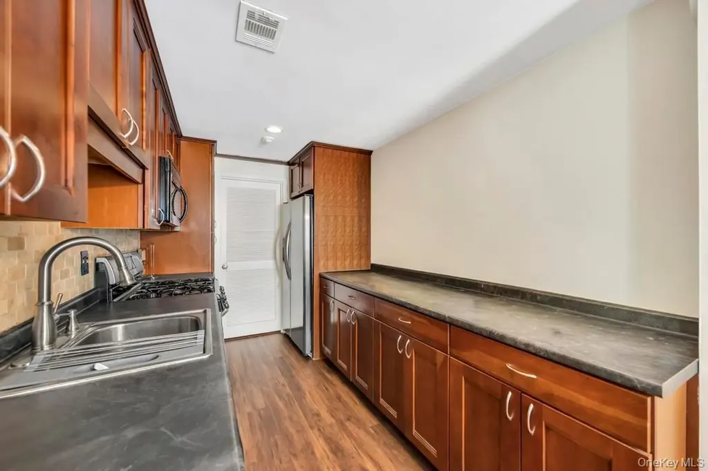 172 Skyline Drive Coram NY 11727