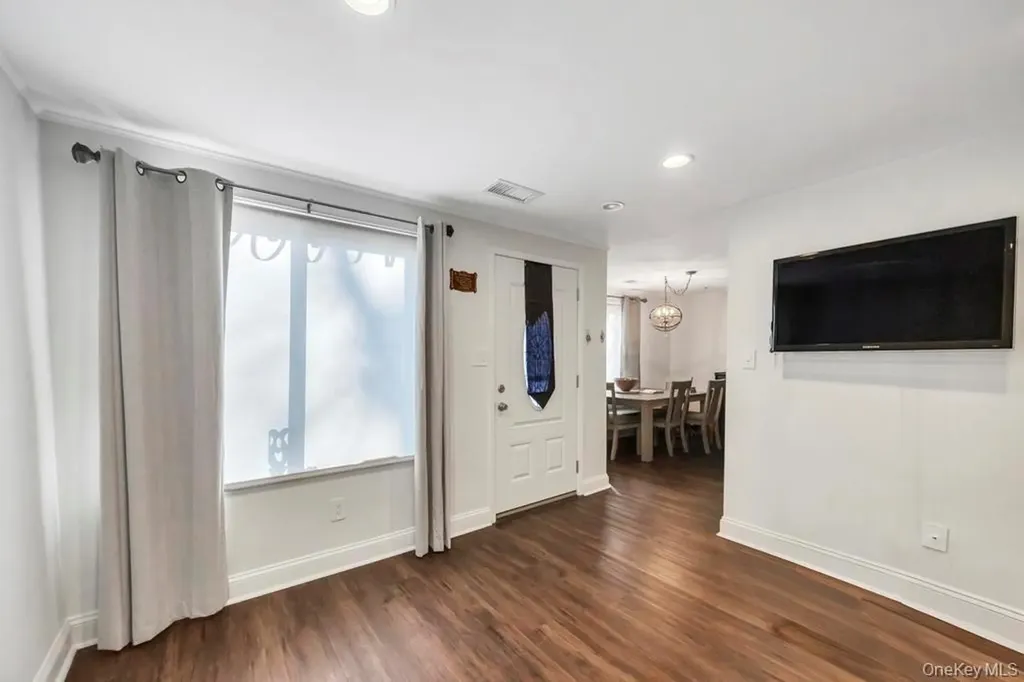 172 Skyline Drive Coram NY 11727