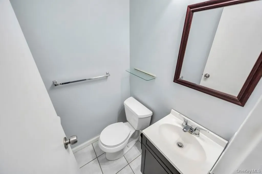 172 Skyline Drive Coram NY 11727