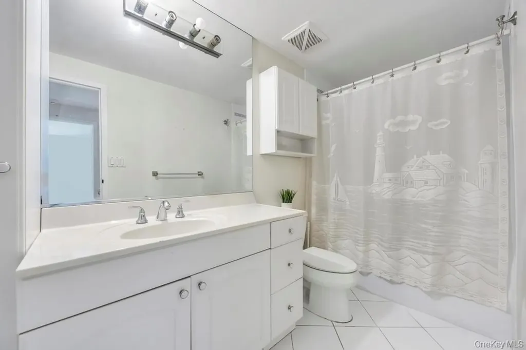 172 Skyline Drive Coram NY 11727