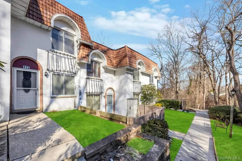 172 Skyline Drive Coram NY 11727