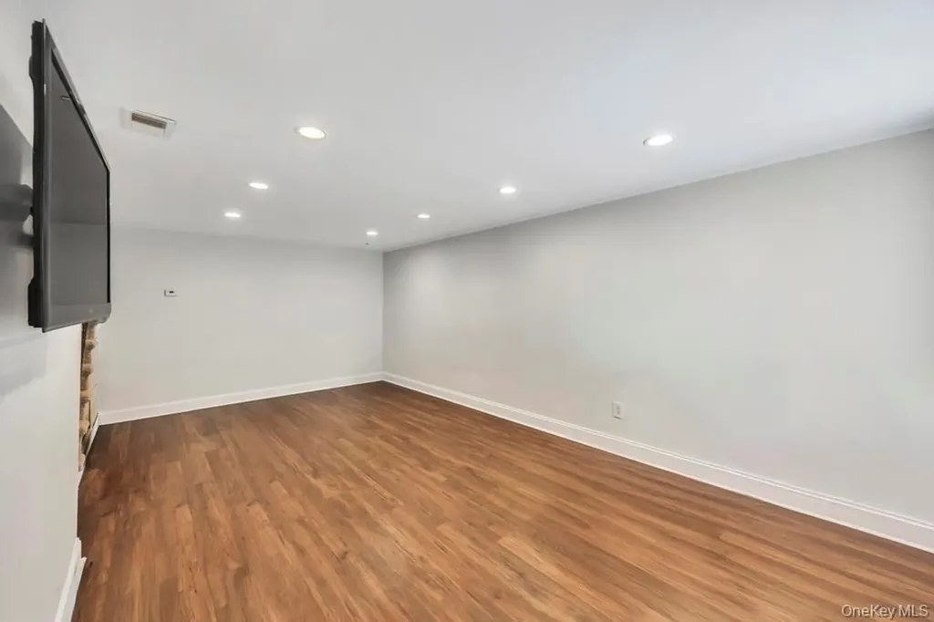 172 Skyline Drive Coram NY 11727
