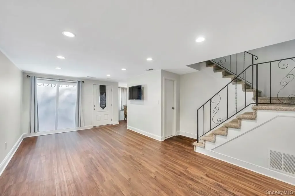 172 Skyline Drive Coram NY 11727