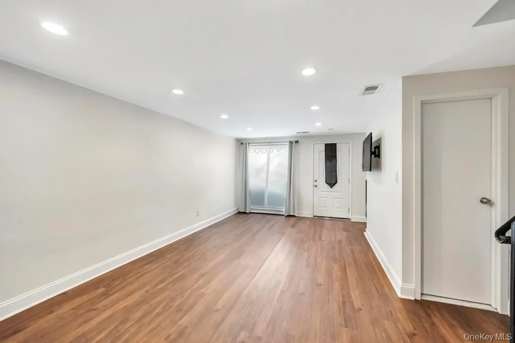 172 Skyline Drive Coram NY 11727