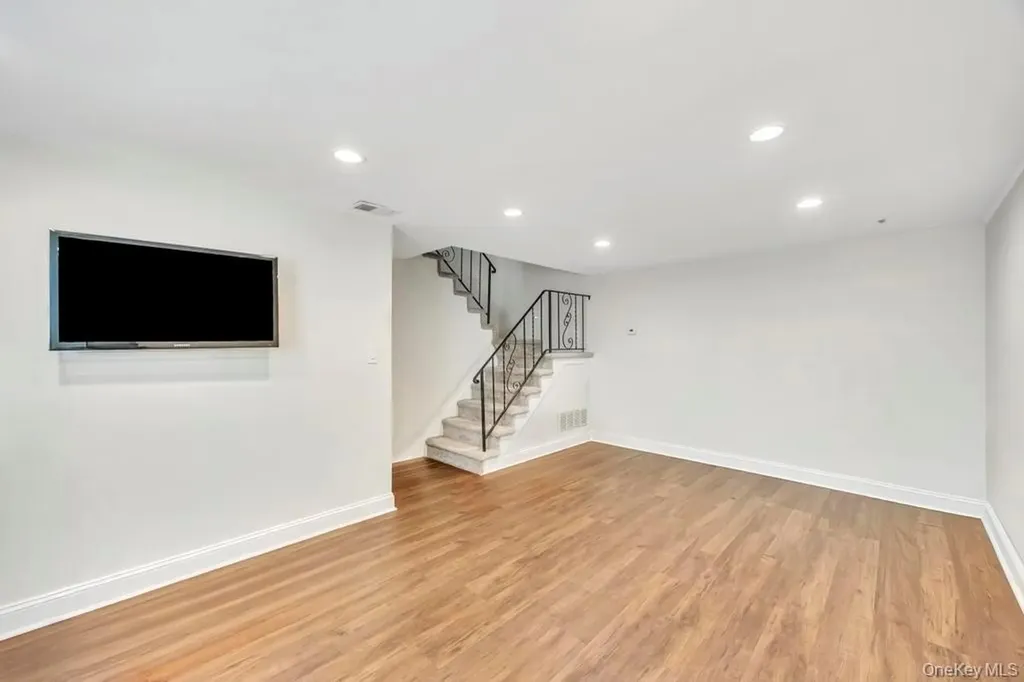 172 Skyline Drive Coram NY 11727