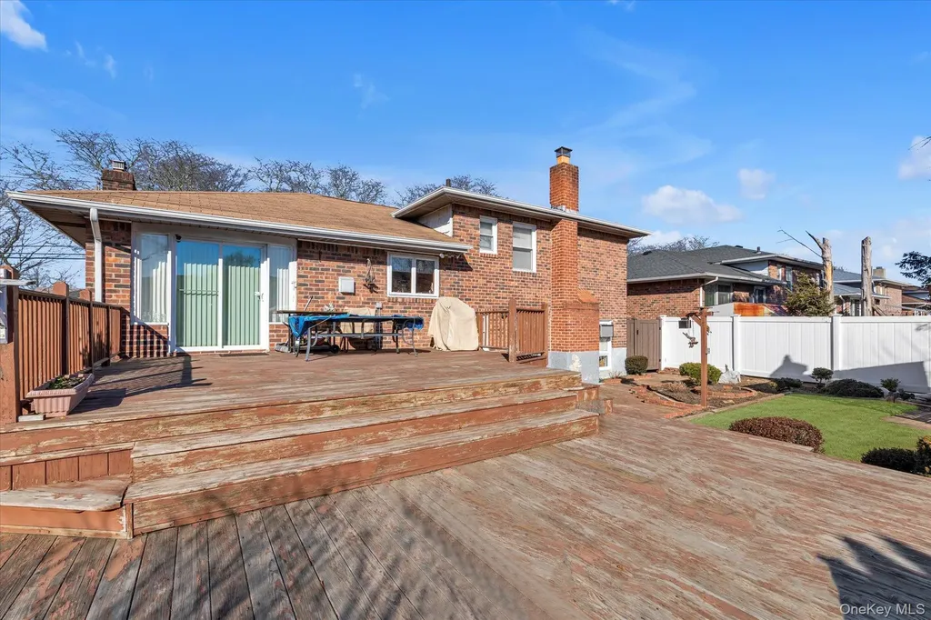 154 S Brush Drive Valley Stream NY 11581