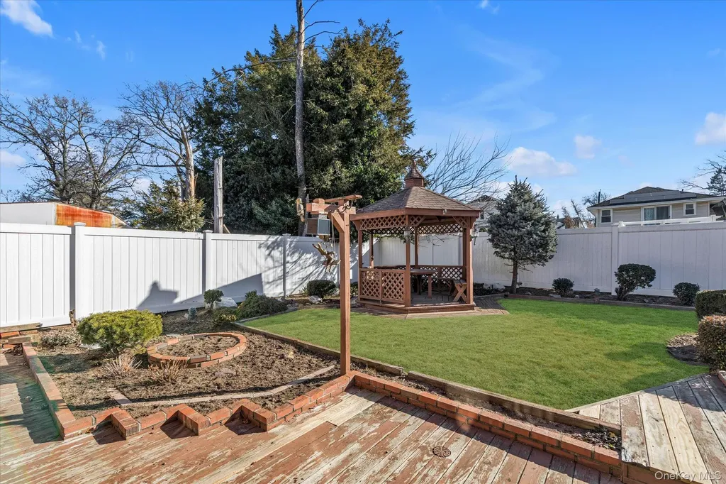 154 S Brush Drive Valley Stream NY 11581