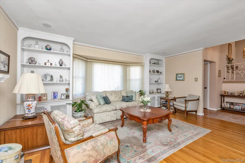 154 S Brush Drive Valley Stream NY 11581