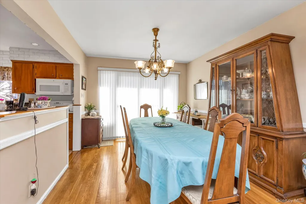 154 S Brush Drive Valley Stream NY 11581