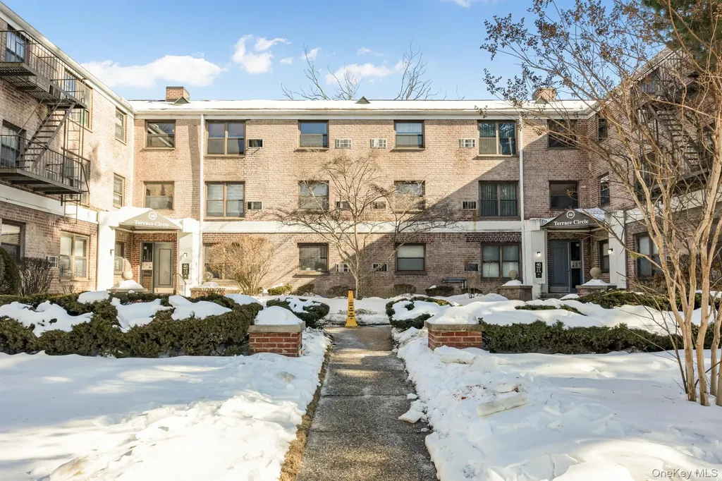 46 Terrace Circle Great Neck NY 11021
