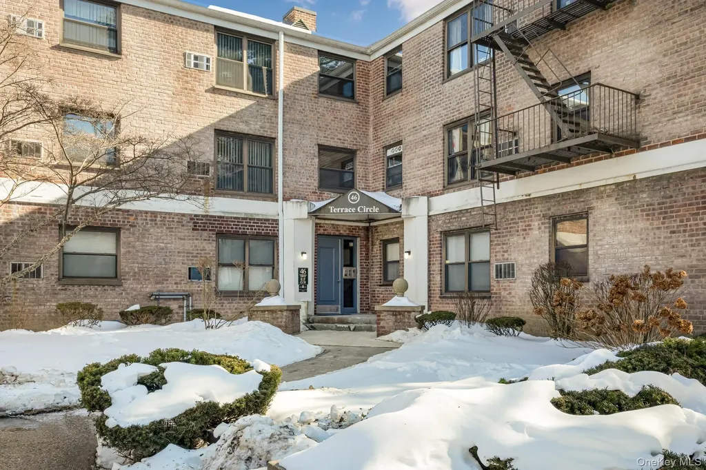 46 Terrace Circle Great Neck NY 11021
