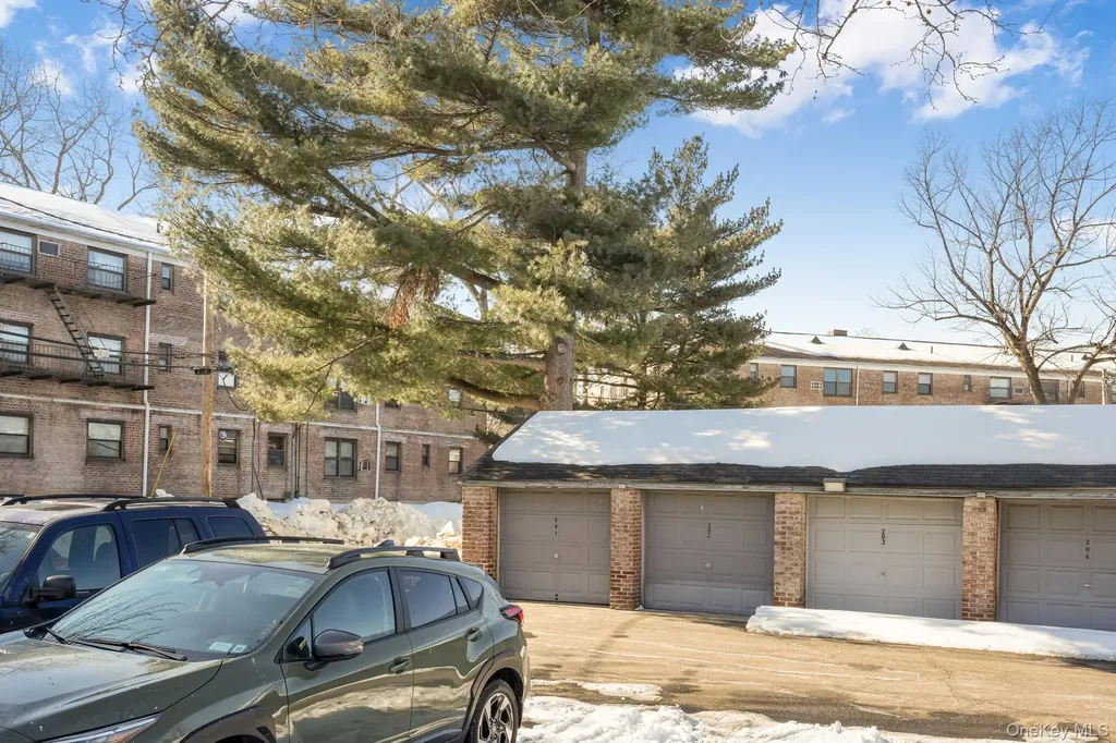 46 Terrace Circle Great Neck NY 11021