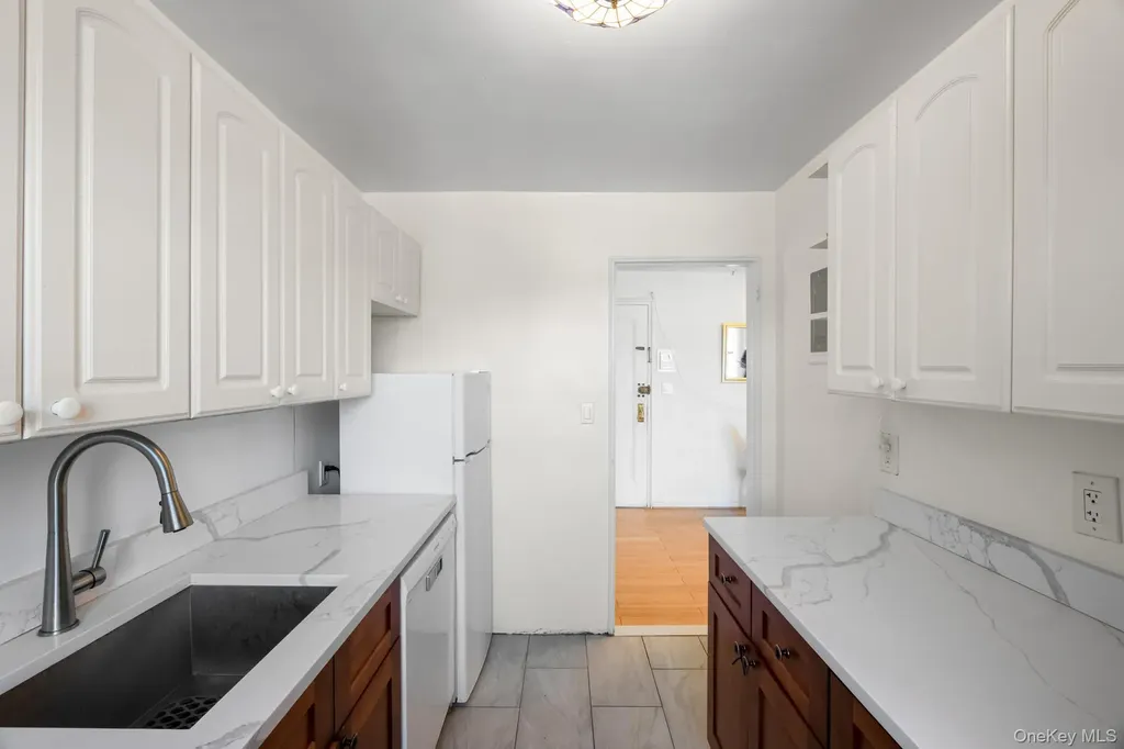 46 Terrace Circle Great Neck NY 11021