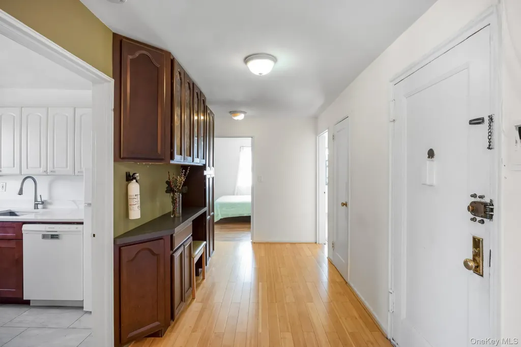 46 Terrace Circle Great Neck NY 11021