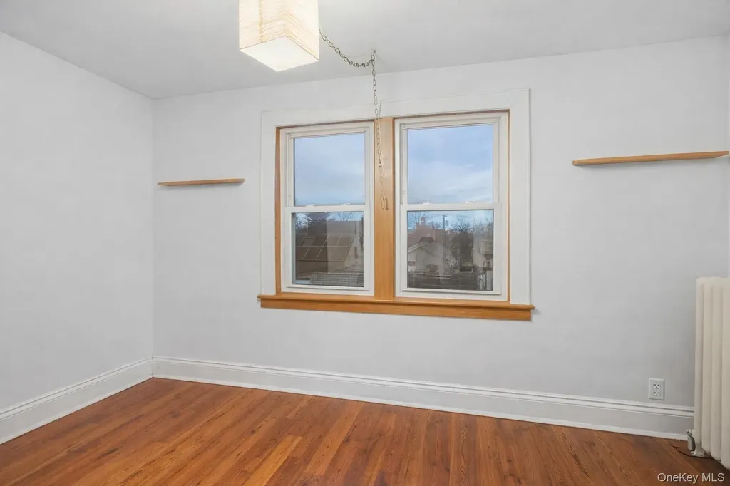 152 Rockaway Parkway Valley Stream NY 11580
