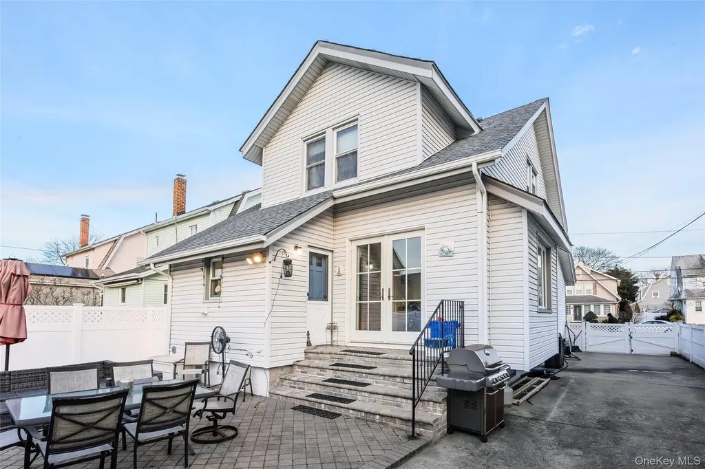 152 Rockaway Parkway Valley Stream NY 11580