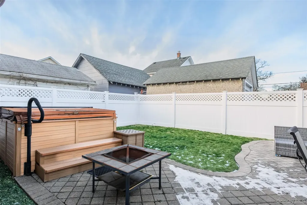 152 Rockaway Parkway Valley Stream NY 11580