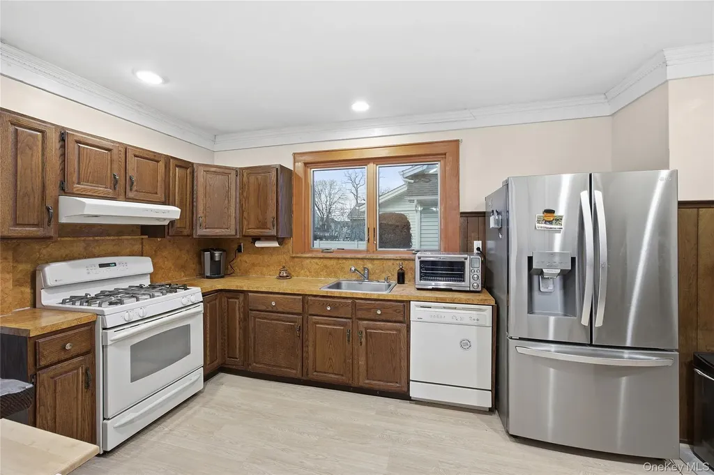 152 Rockaway Parkway Valley Stream NY 11580