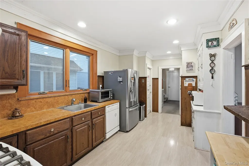 152 Rockaway Parkway Valley Stream NY 11580