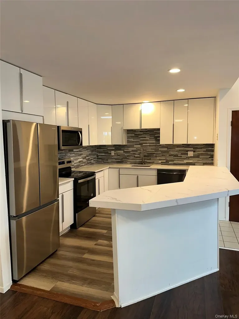 83 Manorhaven Boulevard Port Washington NY 11050
