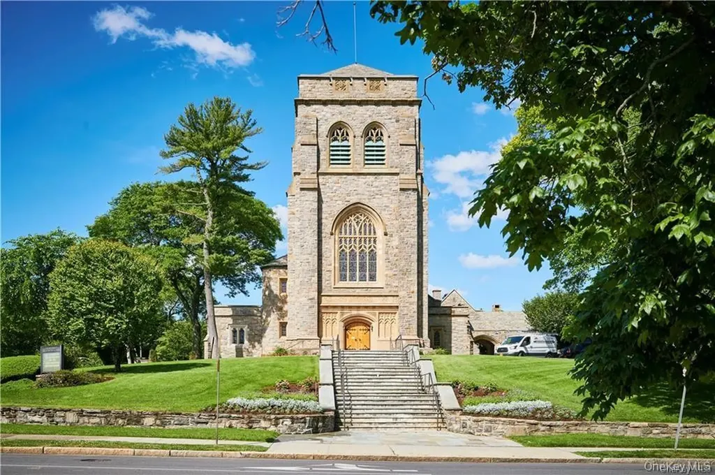 51 Pondfield Road Bronxville NY 10708